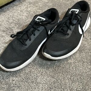 Size 14 Nike men’s black and white tennis shoes